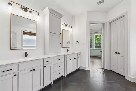 Bath - 1048 Whisper Willows Dr, Haslet, TX 76052 photo 2 of 3