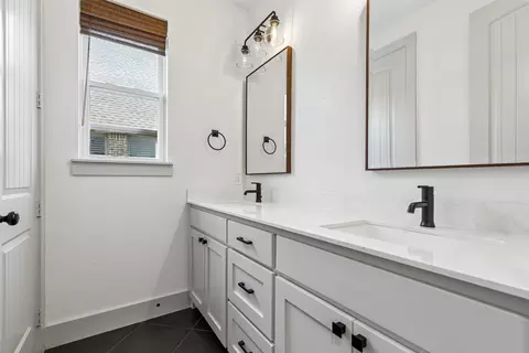 Bath - 1048 Whisper Willows Dr, Haslet, TX 76052 photo 3 of 3
