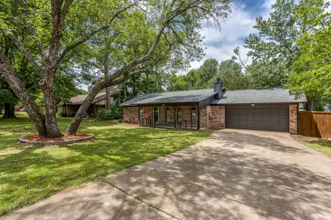 2711 Lone Star Ln, Grapevine, TX 76051