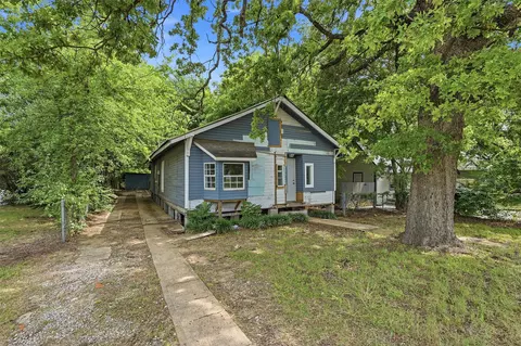 829 W Walker St, Denison, TX 75020