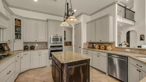 917 Crown Valley Dr, Weatherford, TX 76087
