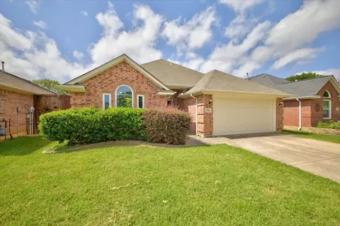 9112 Saranac Trl, Fort Worth, TX 76118