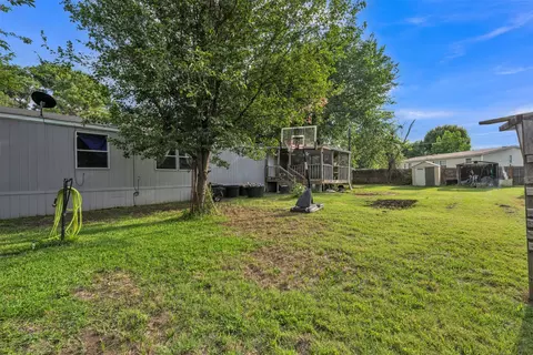 1909 Coral Rd, Pelican Bay, TX 76020