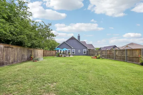 Exterior - 116 E Bexar St, Mabank, TX 75147 photo 7 of 7