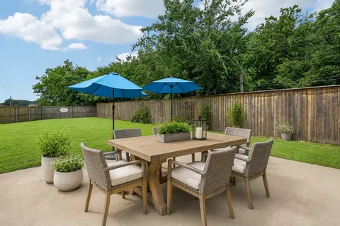 Exterior - 116 E Bexar St, Mabank, TX 75147 photo 5 of 7