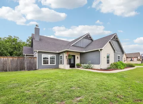 116 E Bexar St, Mabank, TX 75147 photo 2