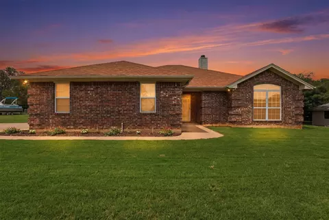 3910 View Point Dr, Granbury, TX 76048