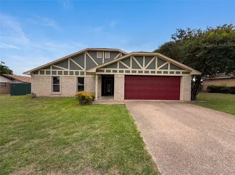 208 Dakota Dr, Hewitt, TX 76643