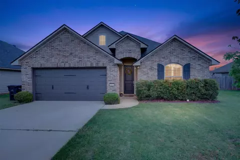 4036 False River Dr, Bossier City, LA 71111