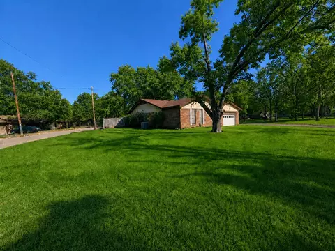 120 Juniper Dr, Palestine, TX 75803