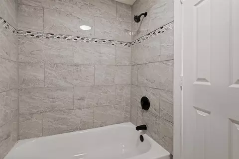 Bath - 806 E Brin St, Terrell, TX 75160 photo 3 of 3