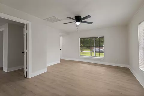 Living - 806 E Brin St, Terrell, TX 75160 photo 4 of 4
