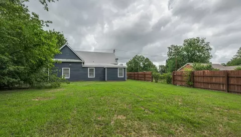 Exterior - 806 E Brin St, Terrell, TX 75160 photo 4 of 5