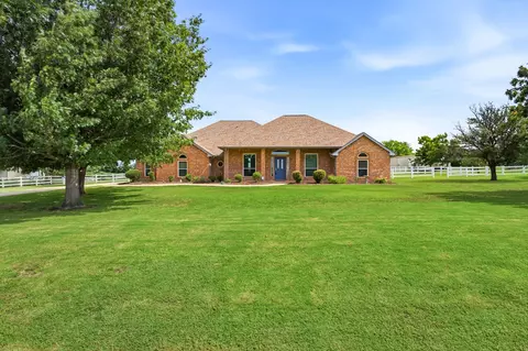 2717 Aston Meadows Dr, Haslet, TX 76052