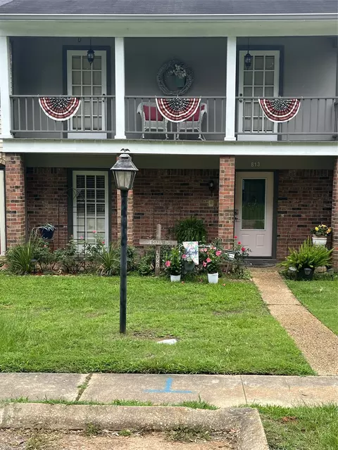 813 Parkway Dr, Natchitoches, LA 71457