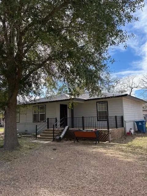 401 Reynolds Rd, Athens, TX 75751