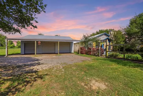 702 Noonday Rd, Chandler, TX 75758