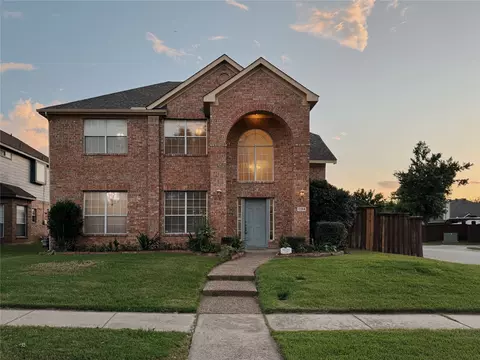 1184 Courtney Ln, Lewisville, TX 75077