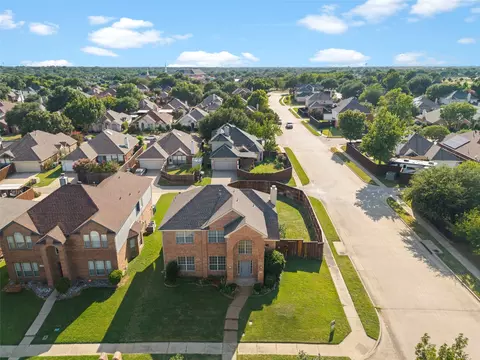 1184 Courtney Ln, Lewisville, TX 75077
