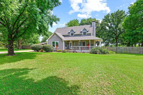 2 Mountain Climb Rd, Sherman, TX 75092