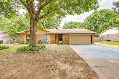 721 NW Wood St, Burleson, TX 76028