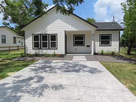 315 E Orville St, Wills Point, TX 75169