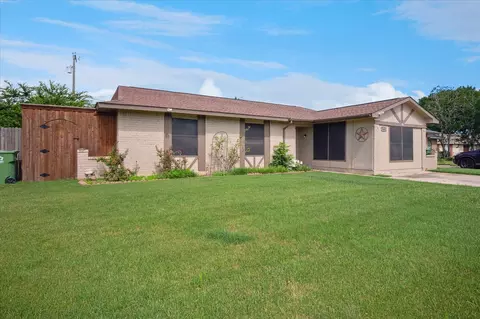 5409 Queens Ct, Lake Dallas, TX 75065