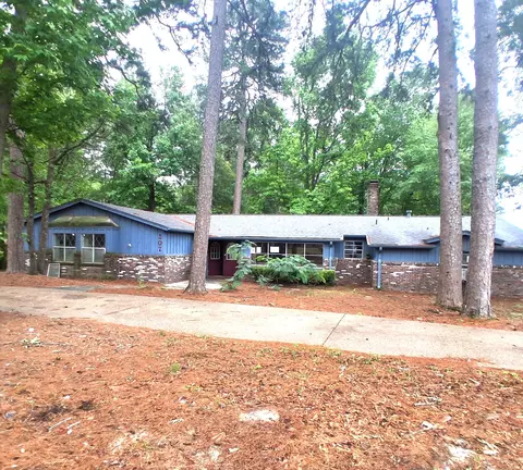 207 Wildwood Dr, Texarkana, TX 75501