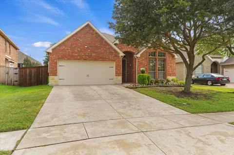 320 Gotland Dr, Grand Prairie, TX 75052