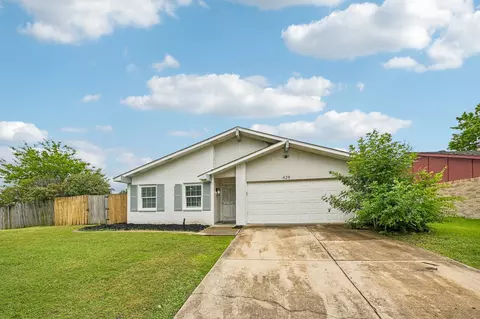 429 Clearwood Dr, Grand Prairie, TX 75052