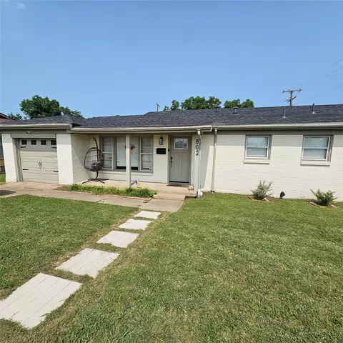 802 Brown Trl, Bedford, TX 76022