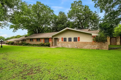 110 W Crockett St, Wolfe City, TX 75496