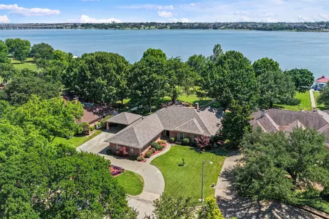 14 Victoria Dr, Rowlett, TX 75088
