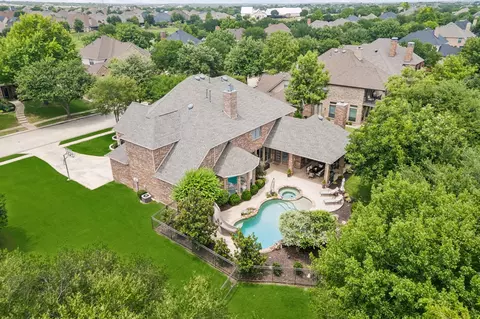 9041 Crockett Dr, Lantana, TX 76226