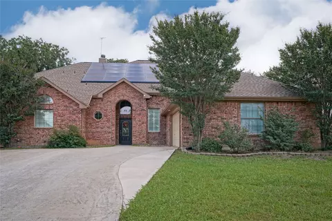 609 Trails End Ct, Hurst, TX 76054