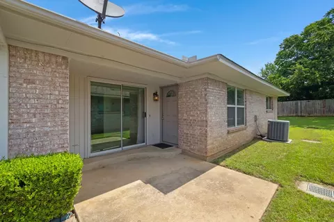 2416-2418 Bolivar St, Denton, TX 76201