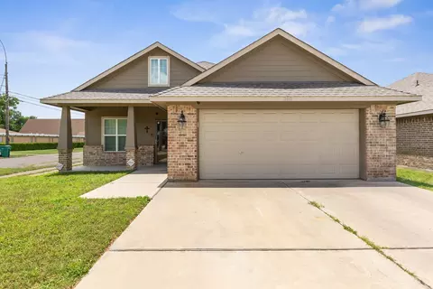 300 N Bermuda St, Lacy Lakeview, TX 76705