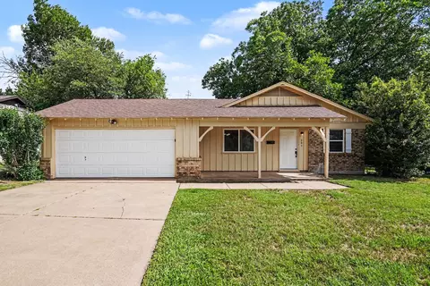 809 E Bovell St, Crowley, TX 76036