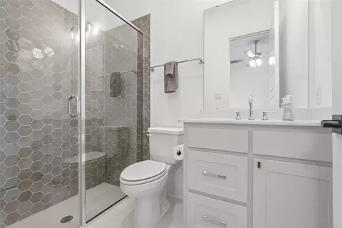 Bath - 2360 Fallsview Ct, Prosper, TX 75078 photo 3 of 5