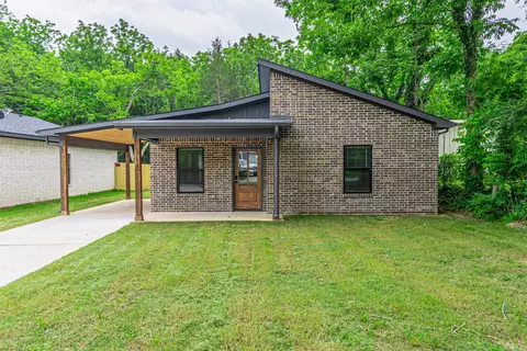 714 E Crawford St, Denison, TX 75021