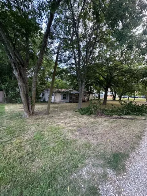 200 E Locust St, Celeste, TX 75423 photo 3