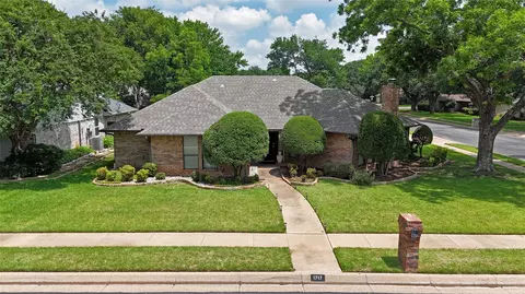 1717 Cunningham Ct, Bedford, TX 76021