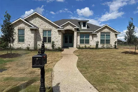 1033 Queen Elizabeth Dr, Mcgregor, TX 76657