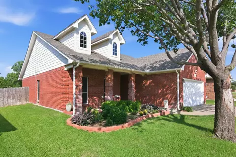 5913 Ozark Dr, Fort Worth, TX 76131