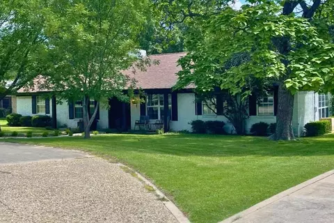603 Oakpark Dr, Brownwood, TX 76801