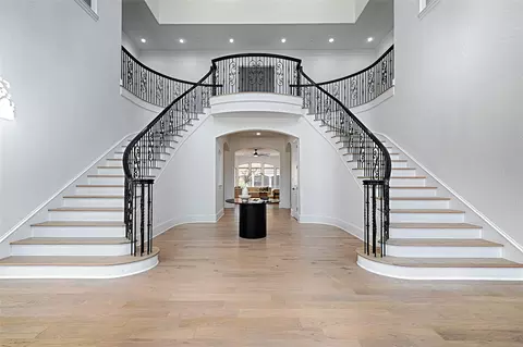 6301 Churchill Way, Dallas, TX 75230