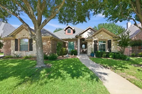 8332 Valley Oaks Dr, North Richland Hills, TX 76182