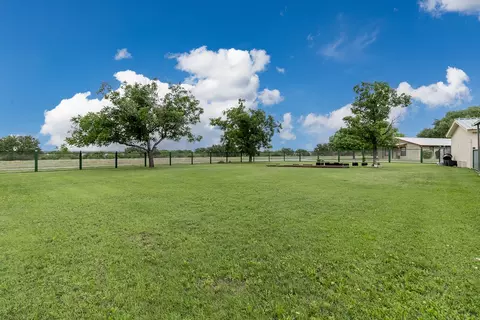Exterior - 307 E Loop Dr, Brady, TX 76825 photo 10 of 11