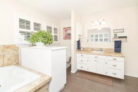 Bath - 307 E Loop Dr, Brady, TX 76825 photo 3 of 3