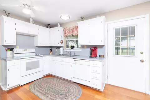 Kitchen - 307 E Loop Dr, Brady, TX 76825 photo 3 of 4